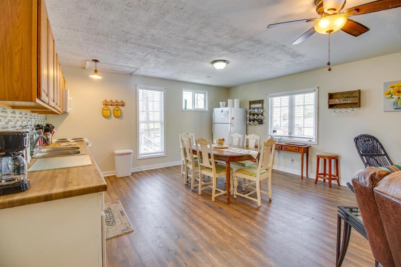 Homey Luray Cabin With Fire Pit And Deck! エクステリア 写真