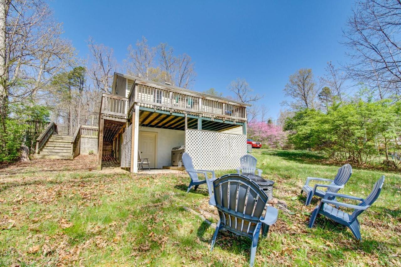 Homey Luray Cabin With Fire Pit And Deck! エクステリア 写真